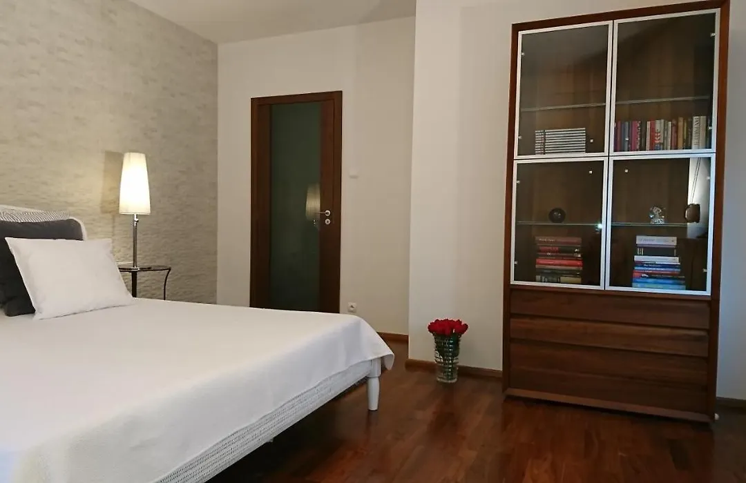 Quiet And Spacious Apartment With Garage Option-1